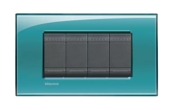 Placa Rectangular 4 Modelo Living Light. Terminacion Club Bticino Ref Lna4804vd